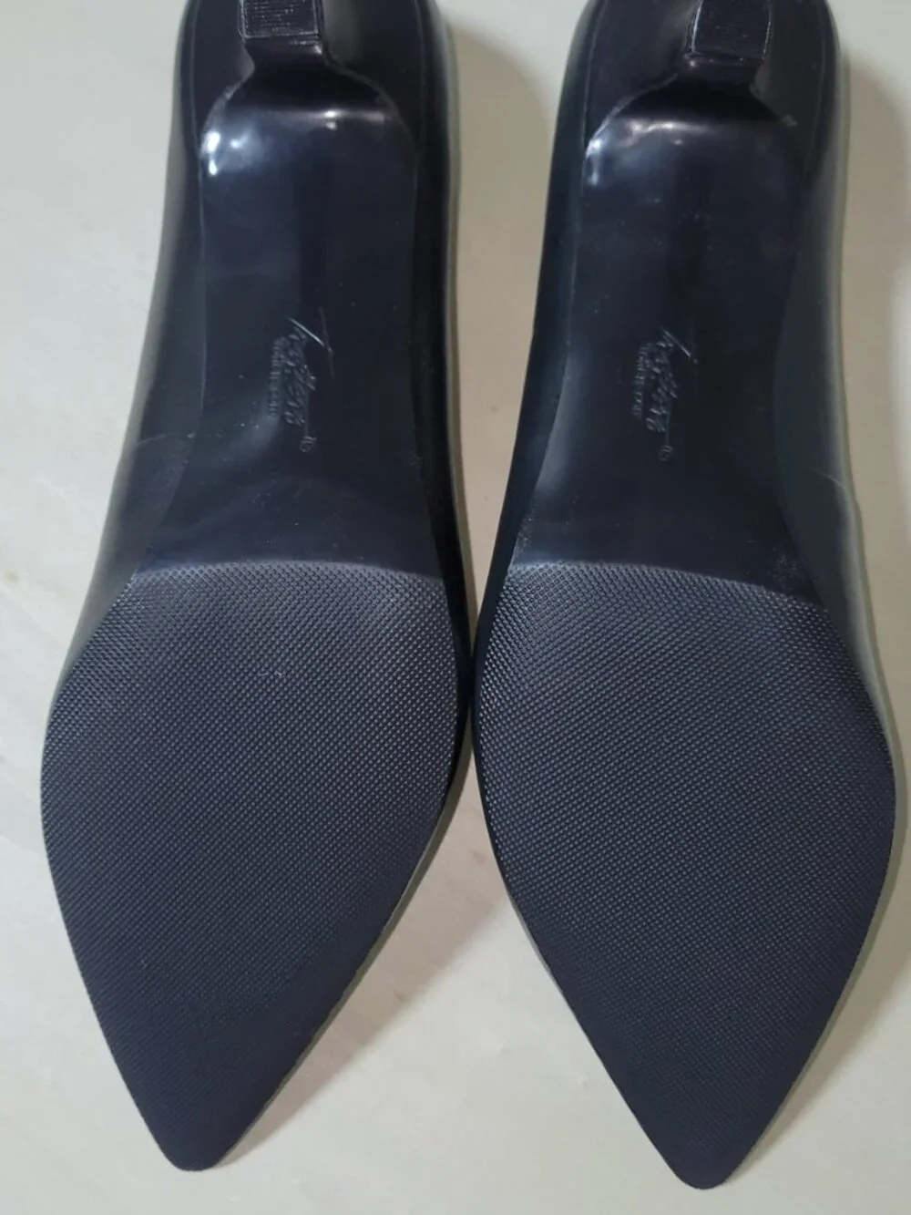 Trotters Black Leather Pumps  [Item #SP08]